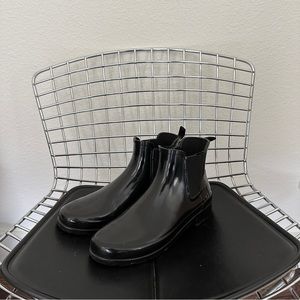 Hunter Refined Slim Chelsea Boots in Black